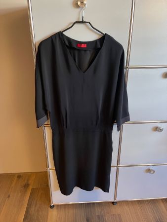 Schönes schwarzes Kleid von Hugo (Hugo Boss)