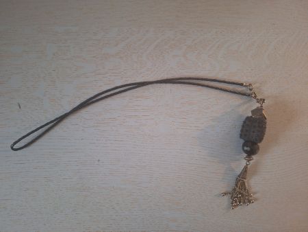 lange schwarze Kette m/Lederriemen u austauschbarem Anhänger