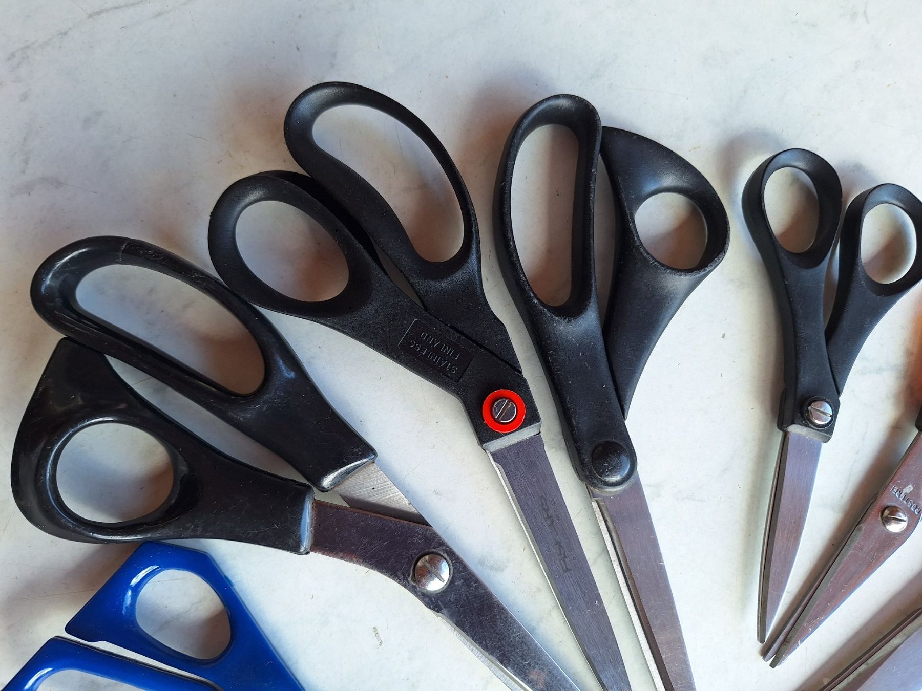 Kit bricolage: 15 STK DIVERSE SCHEREN SCHERE ZUM BASTELN – Usato da Huttwil venduto da Kunterbuntli 2