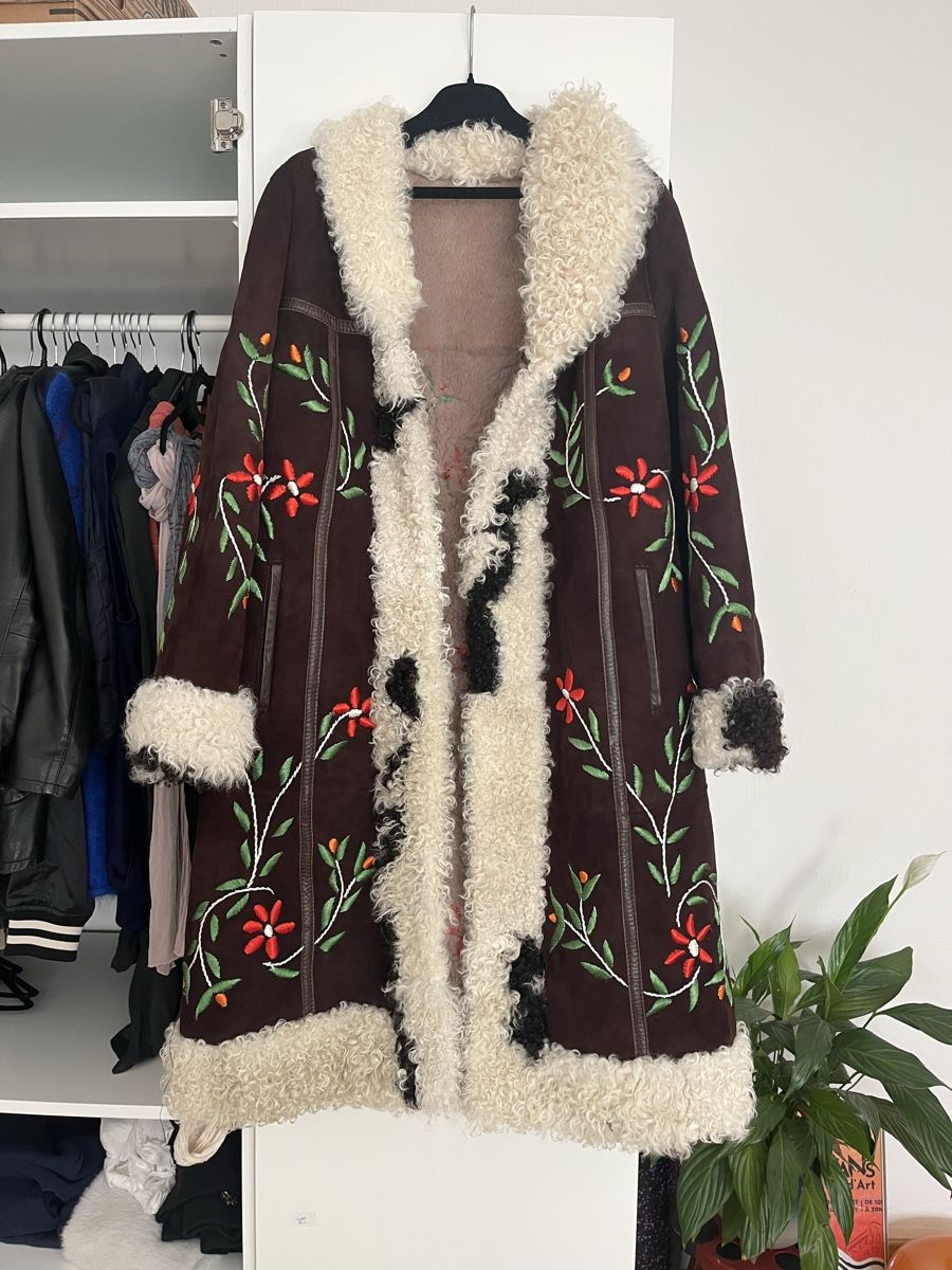 Boohoo Cappotti: Boho wildleder Lamfell Mantel – Usato da Zürich venduto da loooci