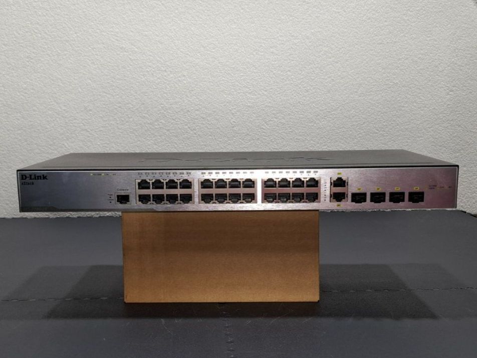 Dlink Hub & Switch: Switch Ethernet administrable 24 ports D-Link DES-3200-28 – Usato da Villars-Ste-Croix venduto da pau_8fls 1