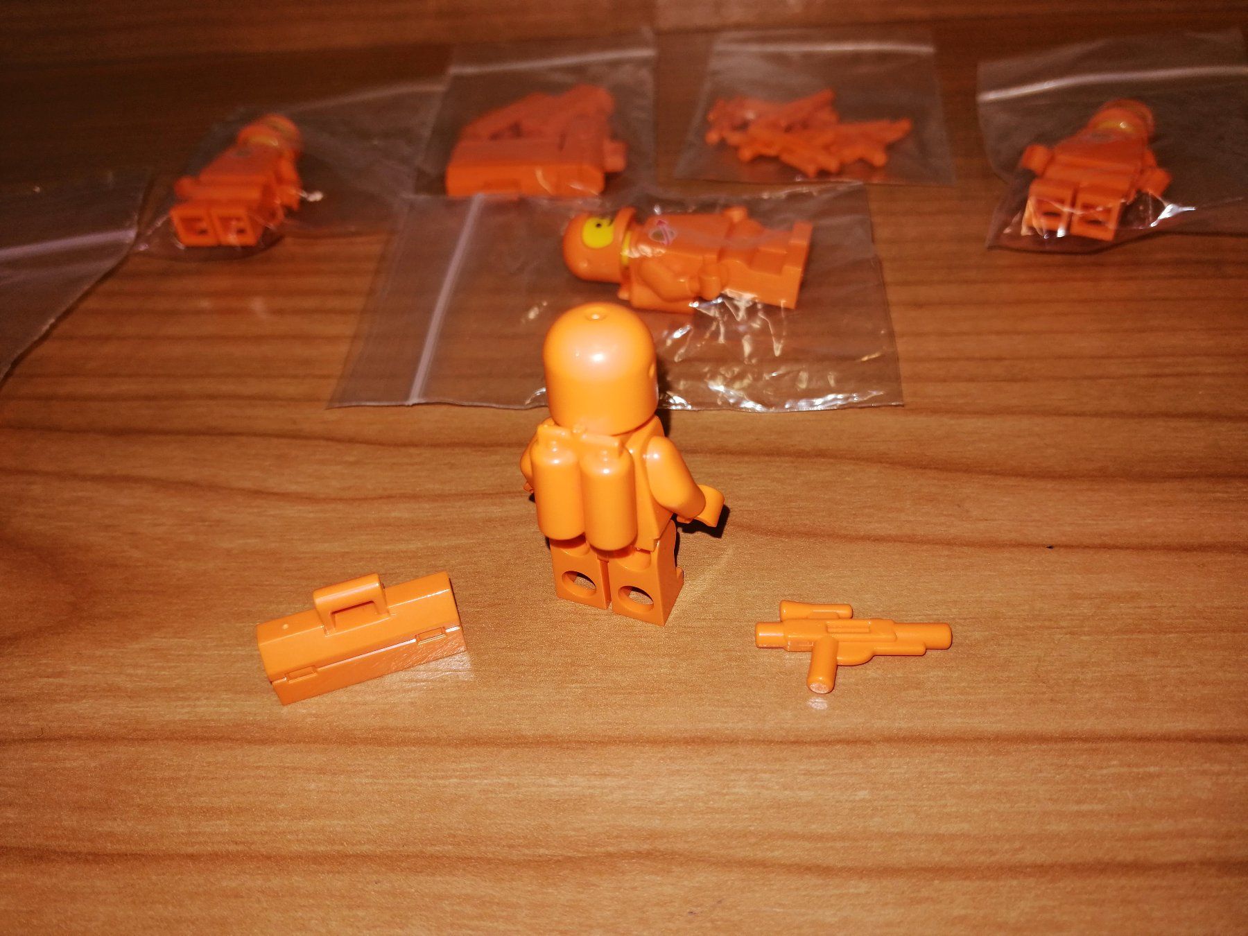 Lego Giocattoli: Lego Space orange Minifigur – Nuovo (secondo la descrizione) da Sils im Domleschg venduto da AMAG_AUDI_ZH 3