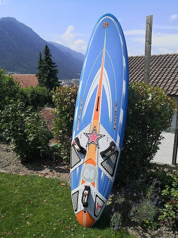 Surfboards & Schwimmbrette: Tabou Rocket 105 Surfbrett – Gebraucht aus Chur von Huepa