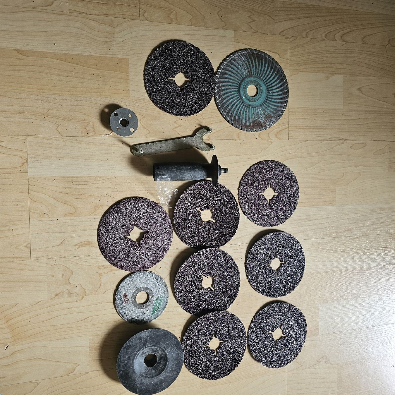Bosch Tutti gli attrezzi: Bosch Winkelschleifer PWS 10-125 CE - – Usato da wolfhalden venduto da 46464646 4