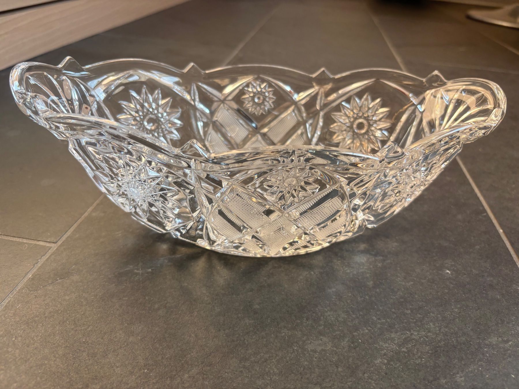Coupes: Kristallschale oval mit Schliffmuster – D'occasion à Bettwiesen par Raisa1973