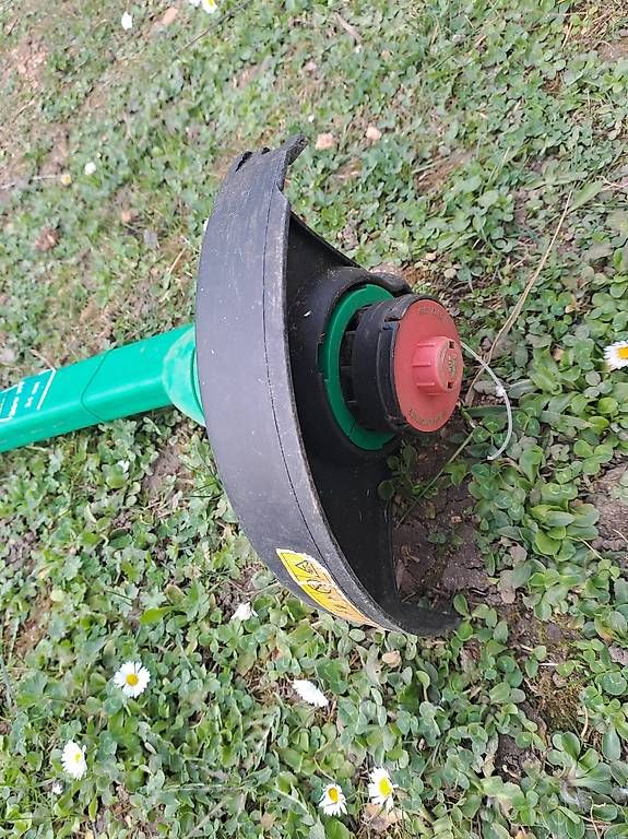 Rasenmäher: Elektrischer Sense/ Mäher – Gebraucht aus Liestal von daspi01