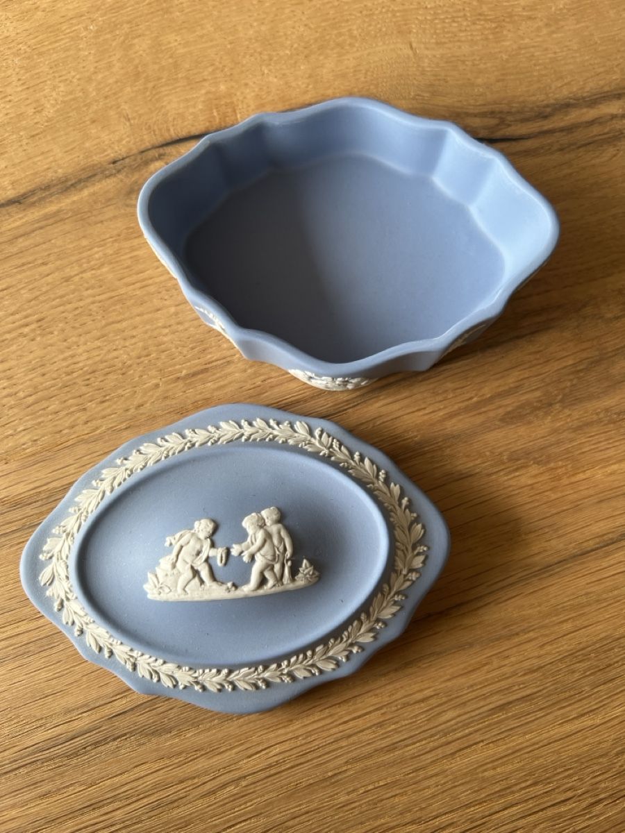 Zuccheriere: Wunderschöne Wedgwood Dose/Schmuckdose, hellblau, Vintage – Usato da Thun venduto da mre_tsg5 1