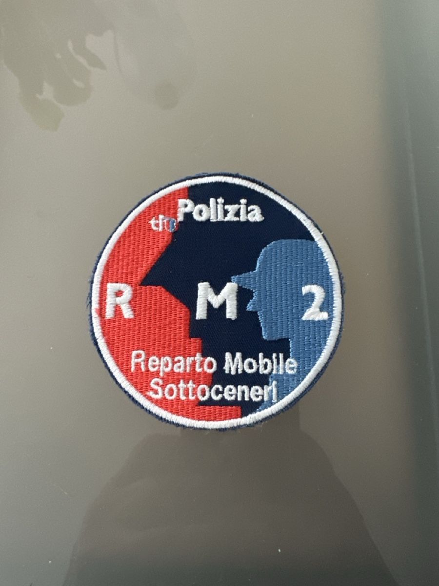 Toppe: Police – Usato da Morbio Inferiore venduto da Ecod