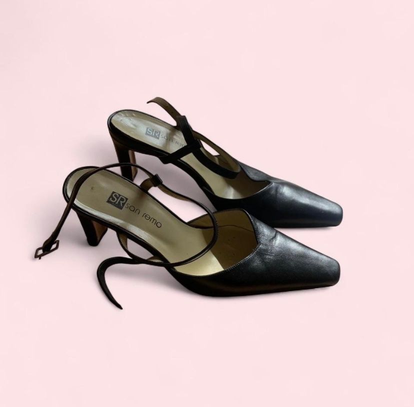 Scarpe da donna: Schwarze Kitten Heels – Usato da Bern venduto da sel_v6l2