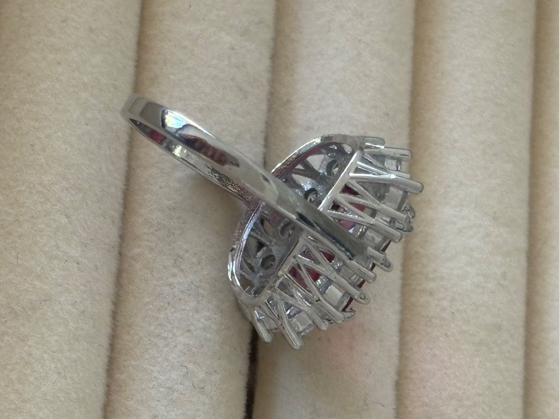 Bagues: Luxus Elegante Gr.19/9 Ring Farbe: Silber / Rot – Neuf (Voir description) à Biel-Bienne par Roserosse13 3