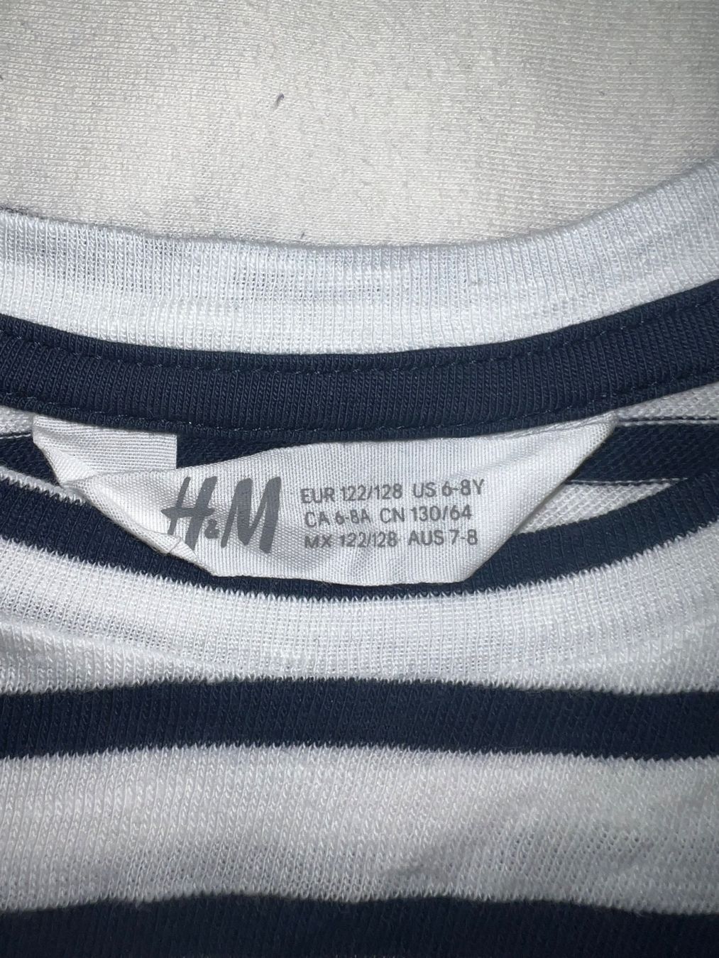 H&M Maglioni & Felpe: H&M SWEATSHIRT GESTREIFT GR 122/128 – Usato da Basel venduto da theo-g77 2