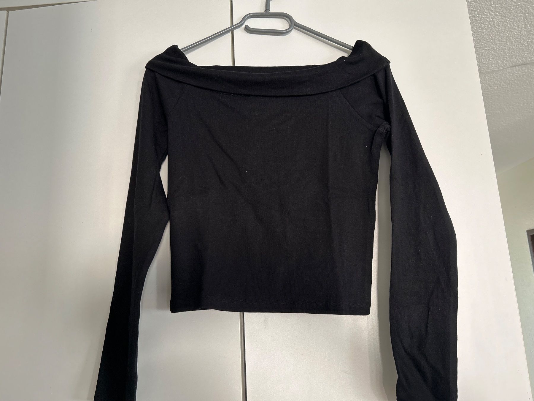 Top: Schulterfreies Oberteil, Langarmshirt schwarz – Usato da Buttisholz venduto da allule13