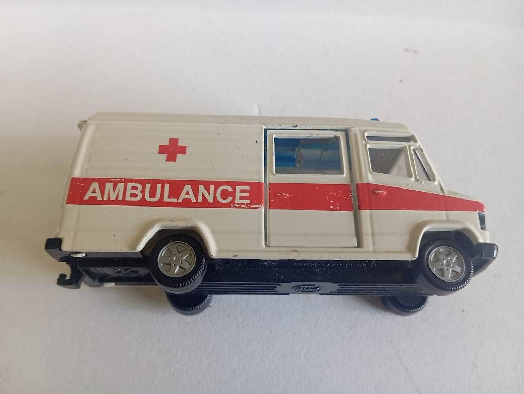 Siku Voitures modèles: Siku Krankenwagen – D'occasion à Basel par Petergunn 3