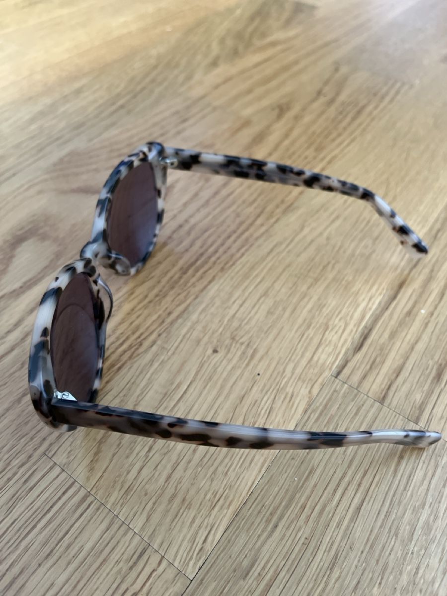 Occhiali & Lenti: Stylish Retro Sunglasses - Summer Ready & Chic! – Usato da Luzern venduto da worn_by_Ana 1