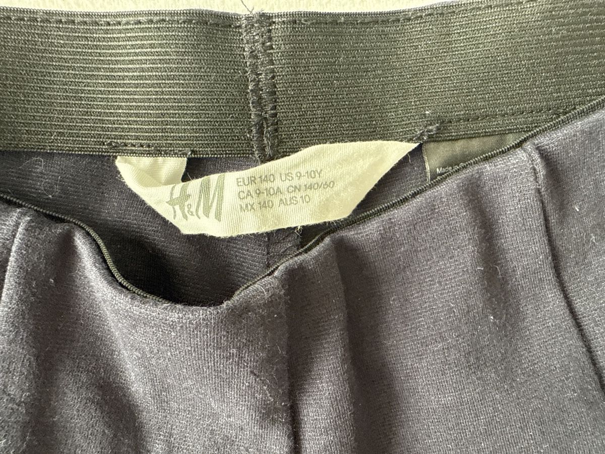 H&M Ensembles coordonnés: Dunkle blaue Kleiderset gr 140 – D'occasion à Adligenswil par Phoenix2017 2