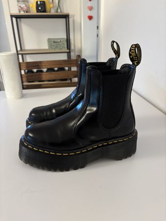 Dr. martens platform chelsea boots