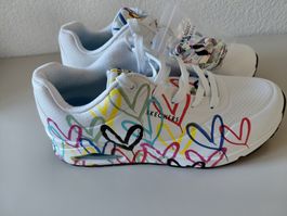 SKECHERS Weiss mit Herzen NEU