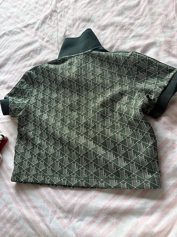 Polo-Shirts: Polo Lacoste  – Gebraucht aus La Tour-de-Peilz von Vide_dressing1814 1