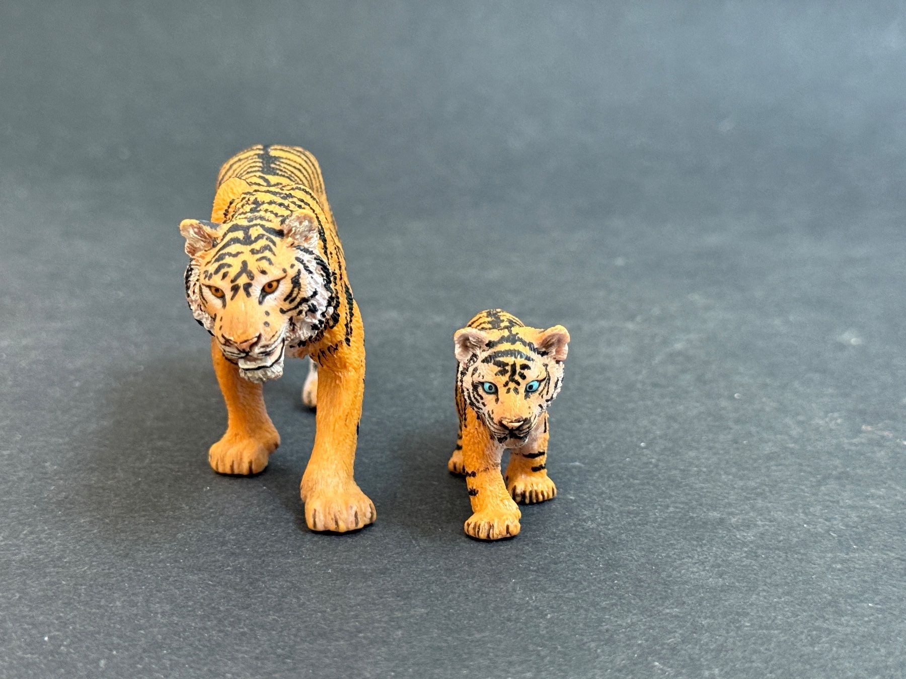 Schleich Statuette: Schleich Tiger mit Junges Jungem – Nuovo (secondo la descrizione) da Ennetbaden venduto da mapa05 3