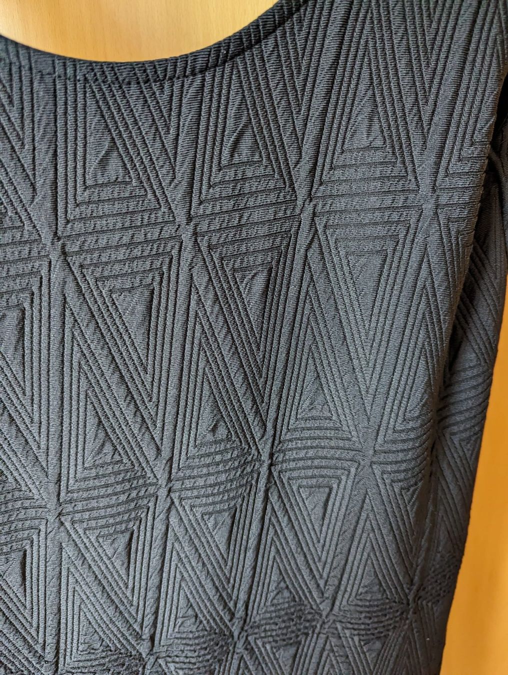 Only Vestiti: ONLY Schwarzes figurbetontes Kleid Gr. L mit Muster – Usato da Wolhusen venduto da Irene88 2