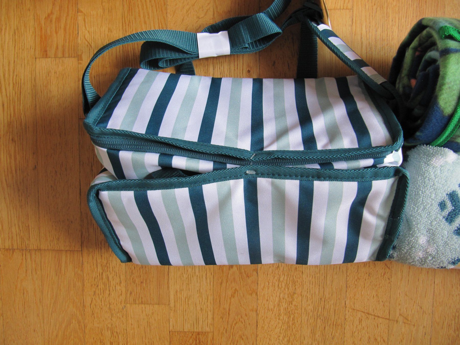 Coop Teli da bagno: Kühltasche + Badetuch rund Geschenk-Set – Nuovo e nell'imballaggio originale da Würenlos venduto da AustralisZ 1