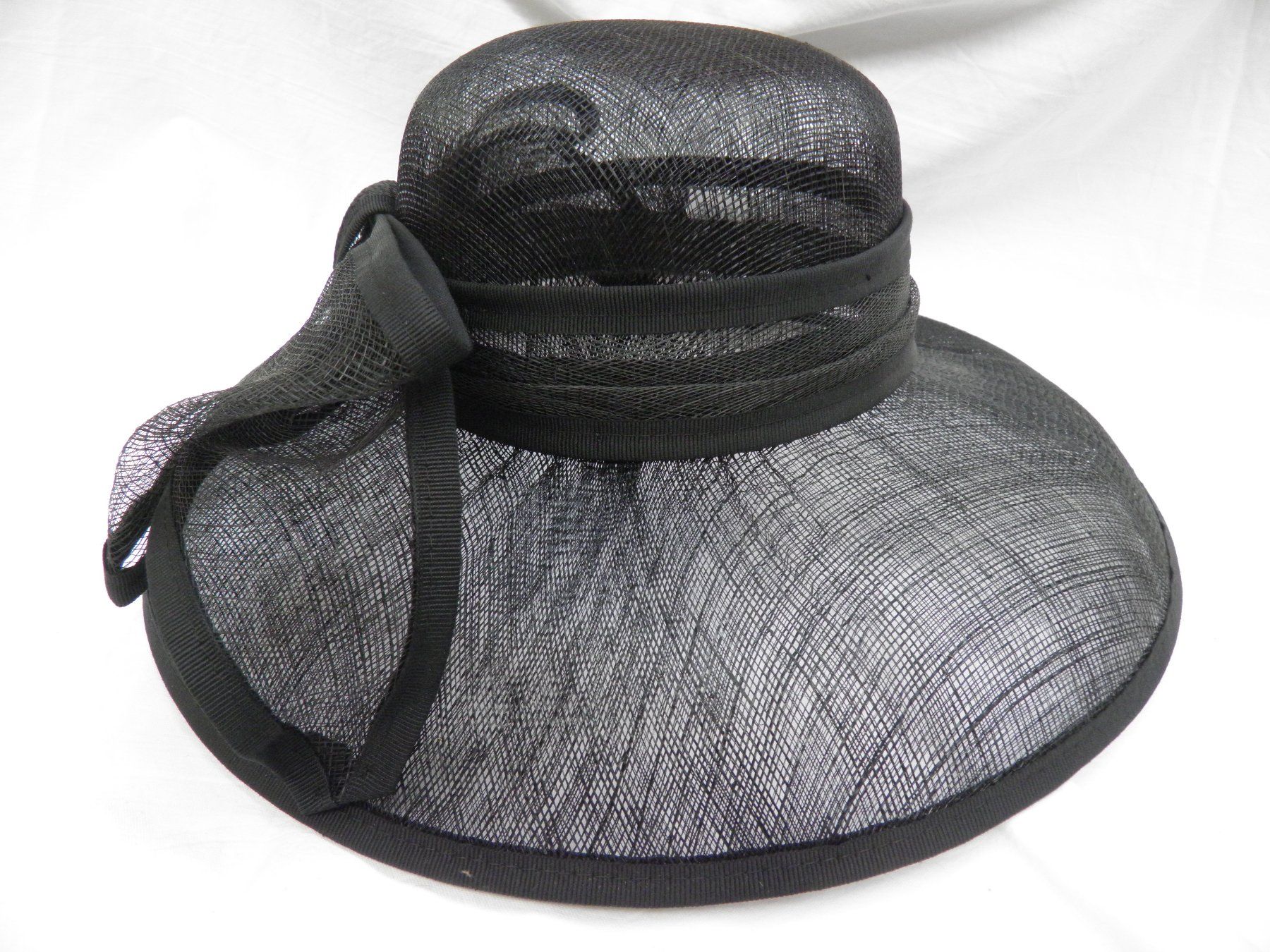 Chapeaux, bonnets & casquettes: Wunderschöner Strohhut mit Masche, schwarz – D'occasion à Rüti ZH par corvus-corvus 2