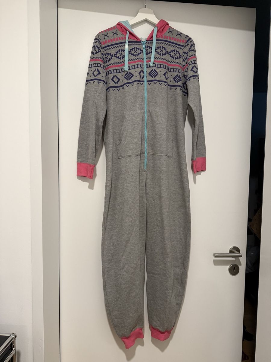 Négligés & Pyjamas: Schlafanzug Overall M  – D'occasion à Basel par pau_8zcp