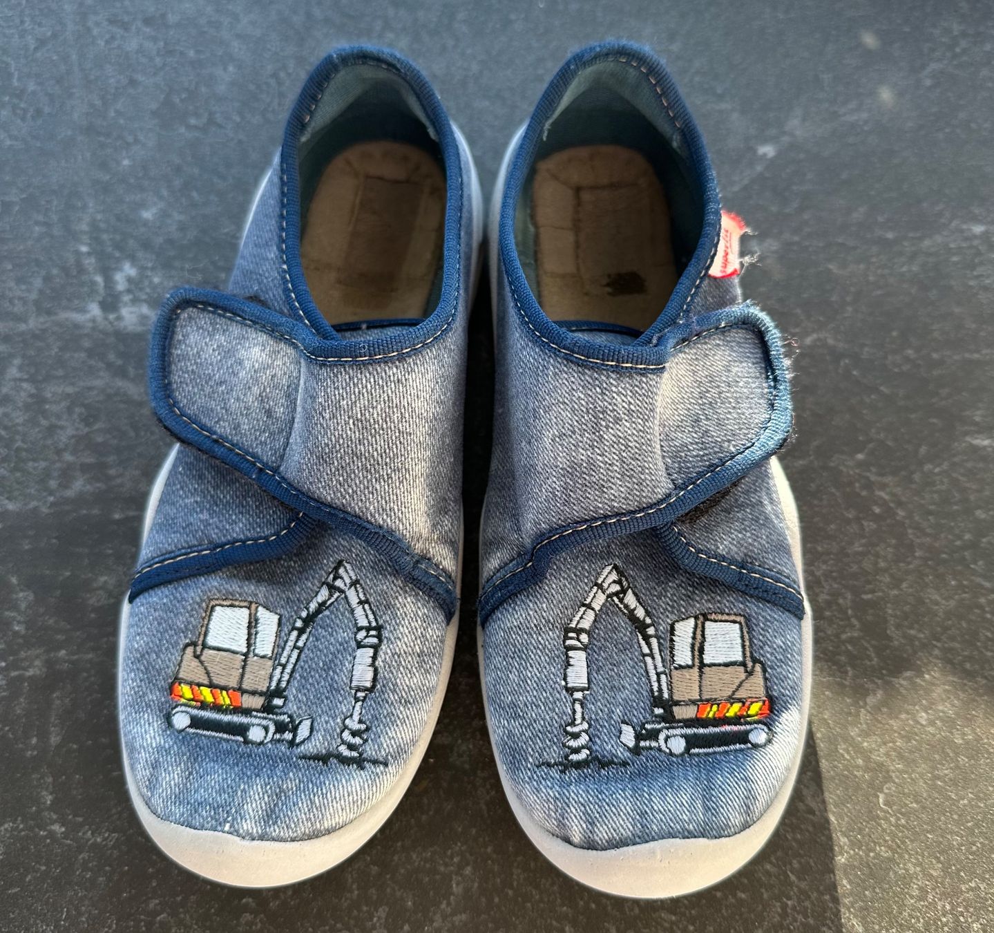 Superfit Scarpe per ragazzi: Kinder Hausschuhe Superfit Grösse 30 – Usato da Kloten venduto da gab_jl5l