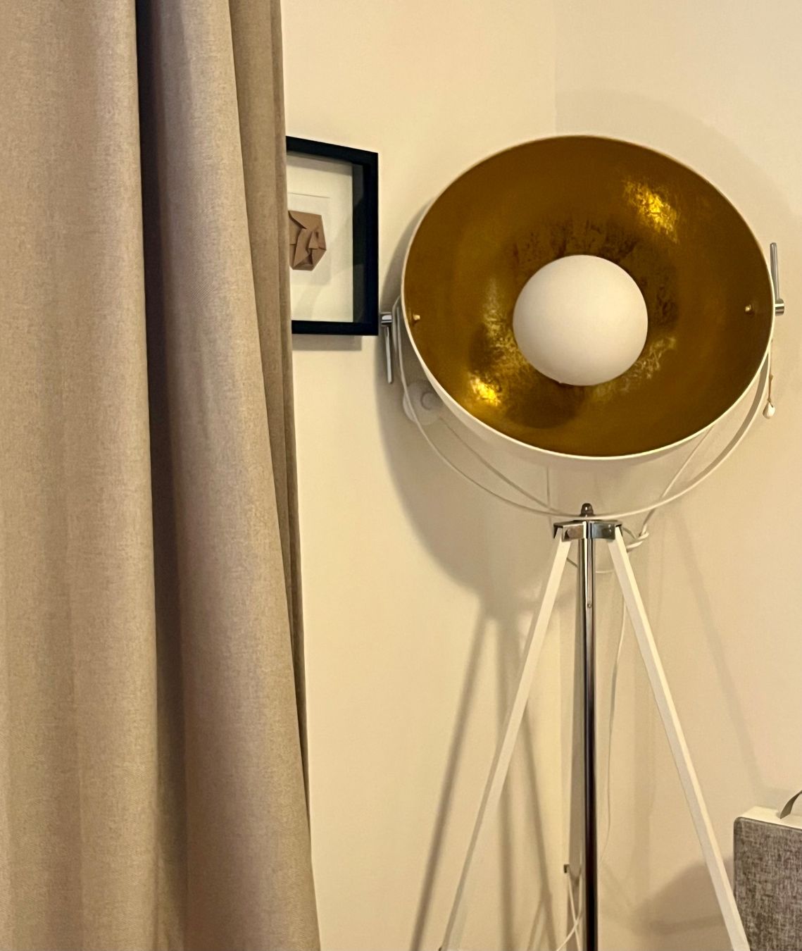 Beliani Lampade: Stehlampe THAMES Metall Gold Weiss – Usato da Aarau venduto da M218