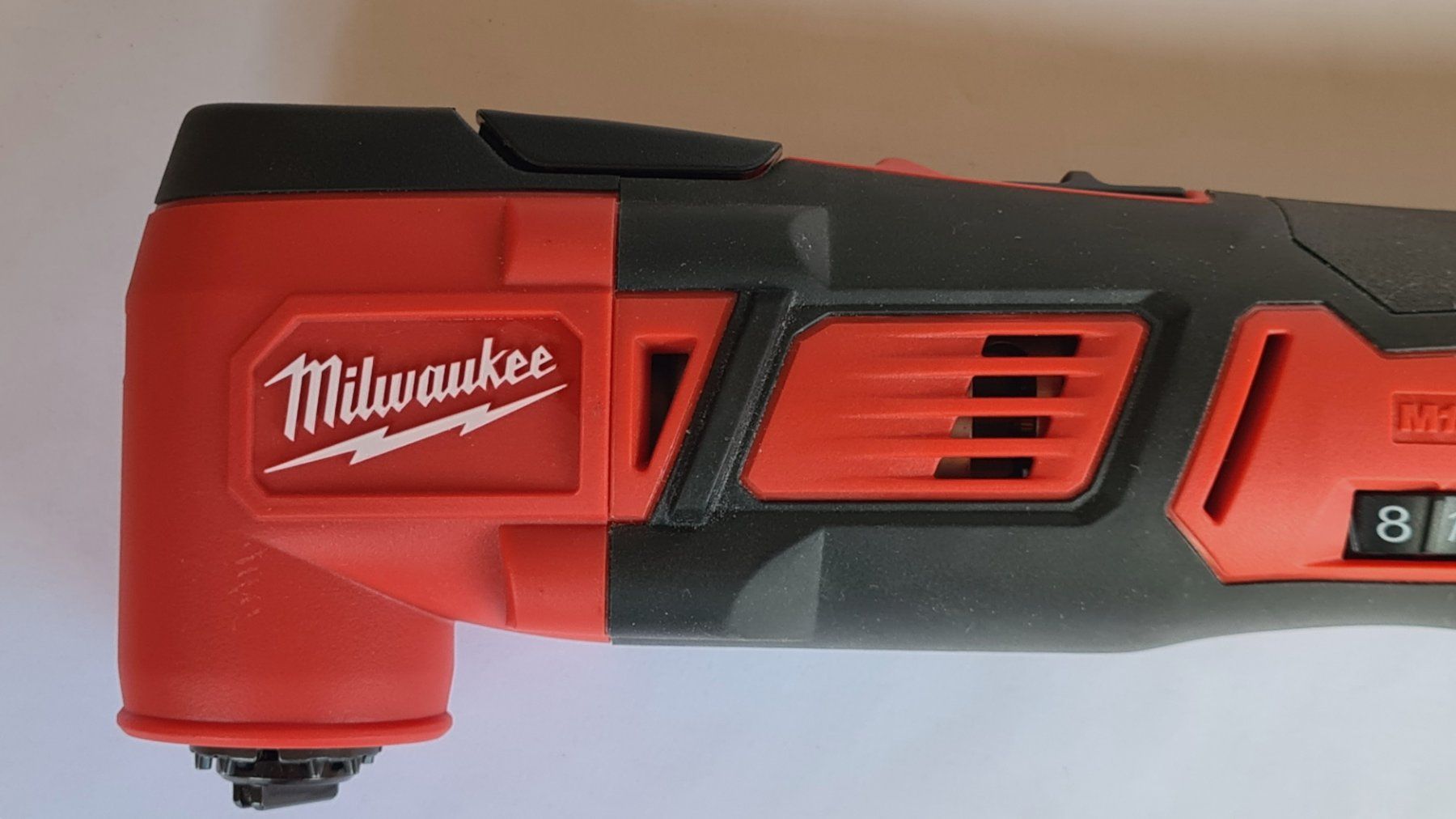 Milwaukee Alle Werkzeuge: Milwaukee Akku-Multitool M18 BMT-0 – Gebraucht aus Lenk im Simmental von Ramto0 1