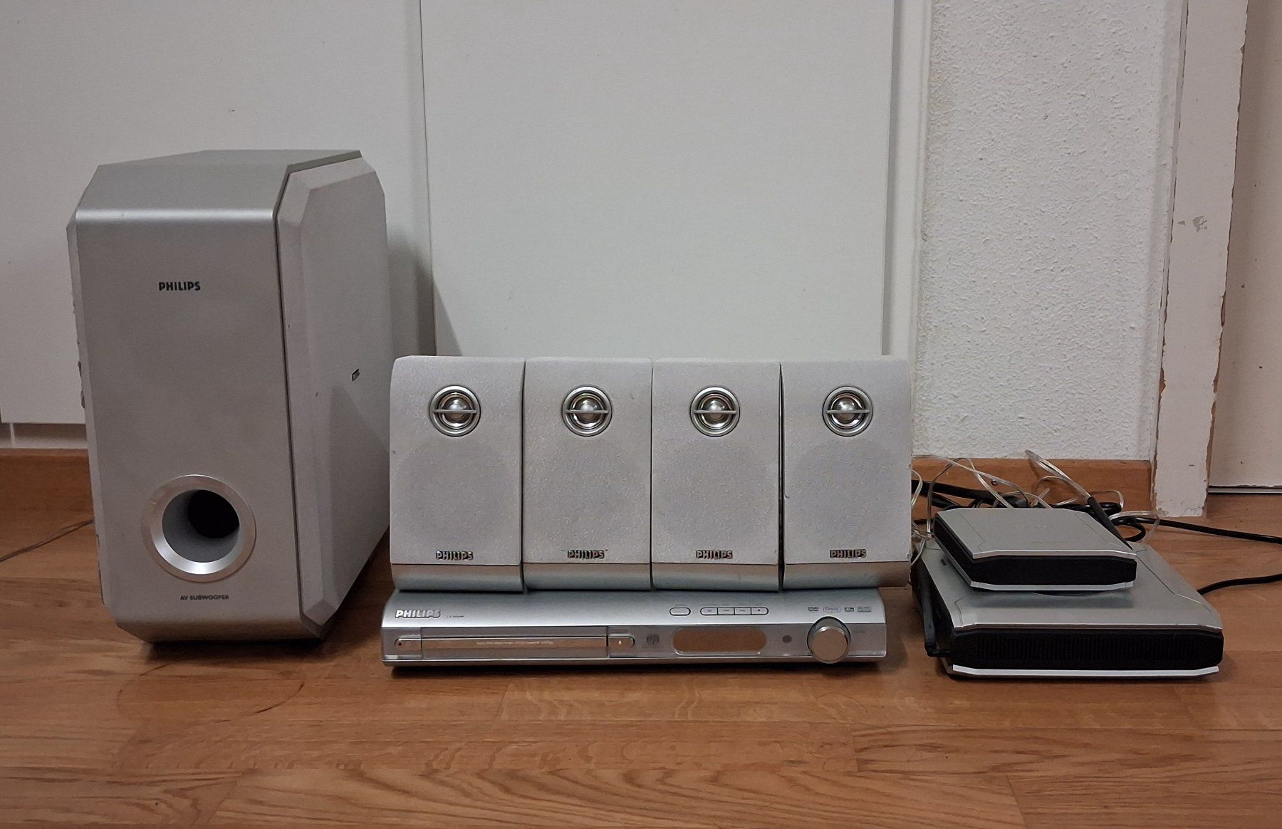 Philips Home Cinema: Heimkinosystem Philips 3950W DVD – Usato da Bern venduto da KavIndustries