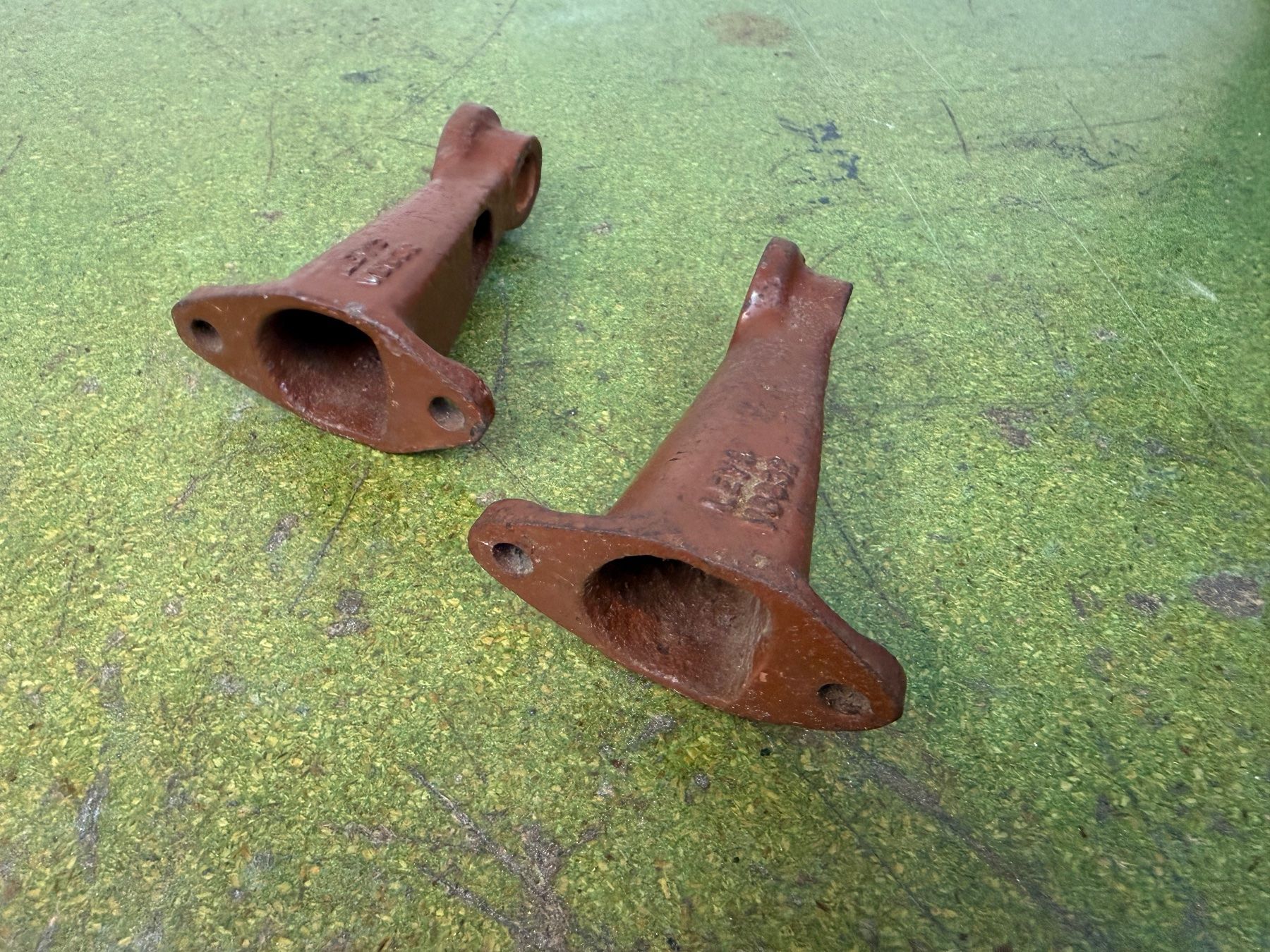 Accessori per altri veicoli: Scheinwerfer- Lampenhalterungen Leys V6632, für Oldtimer – Usato da Bättwil venduto da Velozianer 1