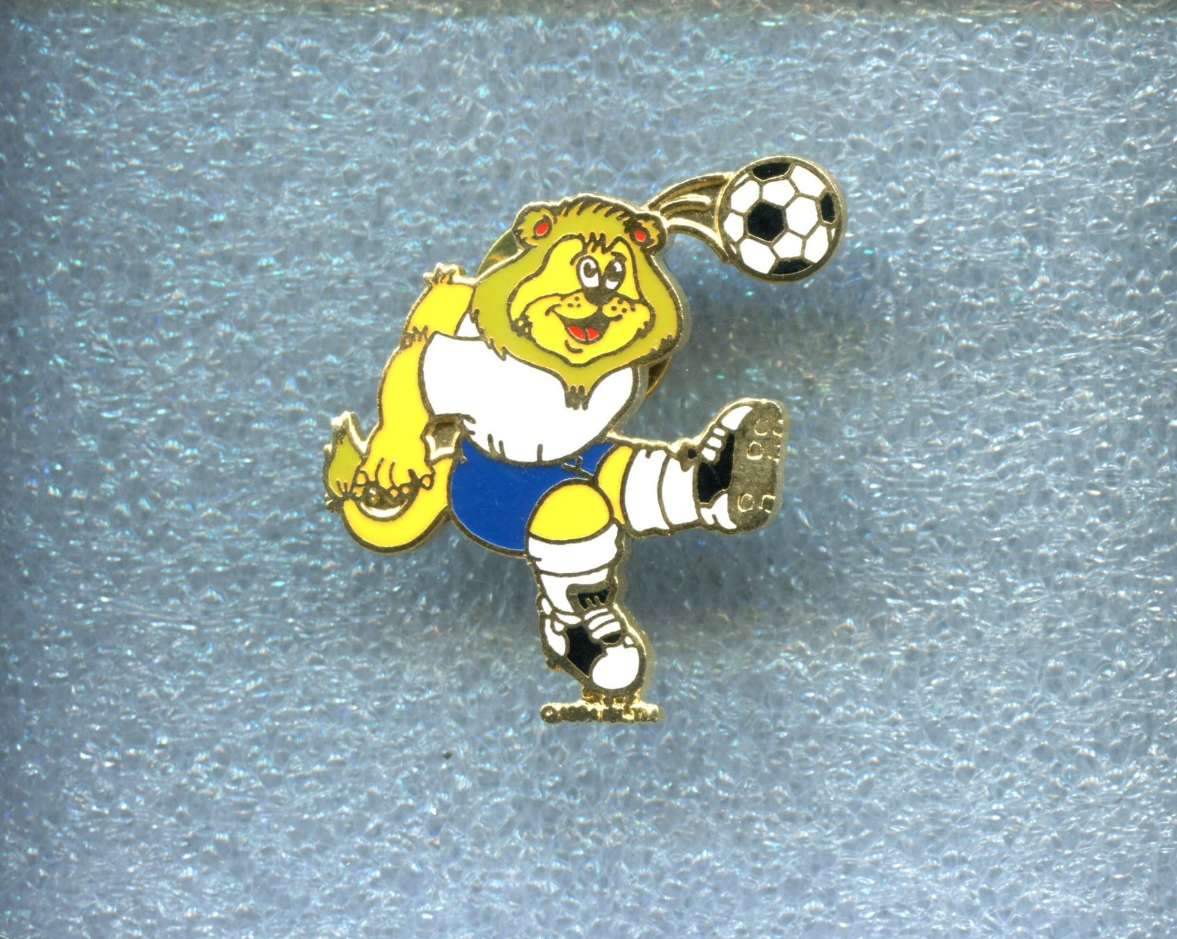 Placchette & Badge: UEFA  EURO '96  Maskottchen  – Usato da Winterthur venduto da Sammleroase