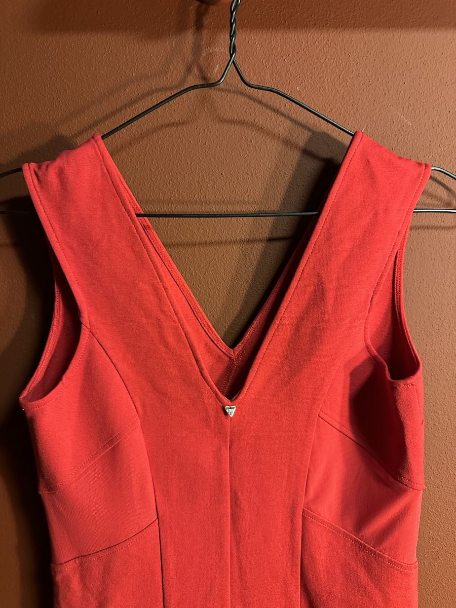 Guess Kleider: Guess Kleid – Neu (gemäss Beschreibung) aus baar von may_8fwr 1