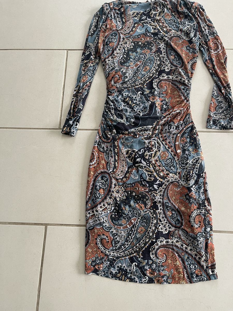 Vestiti: Wunderschönes Tailliertes Kleid mit Muster Gr XS/S – Usato da Bassersdorf venduto da Sandy456