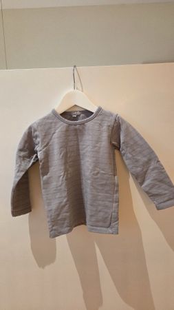 Weiches Sweatshirt in zartem Lila für schlanke Babies 92