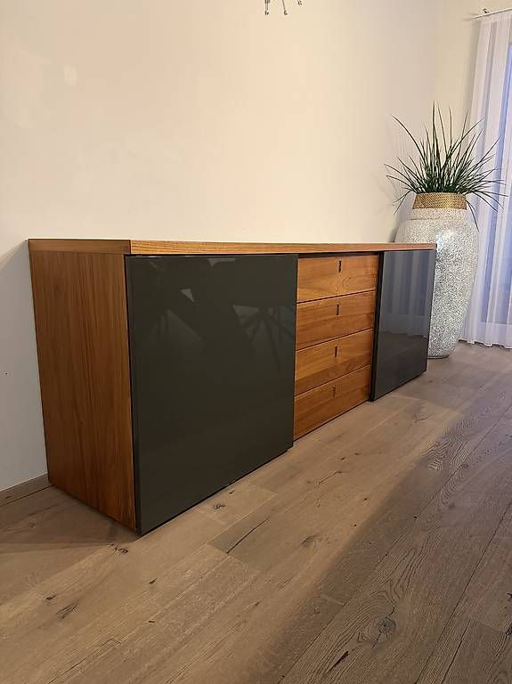 Cassettiere: Sideboard Holz & dunkles Glas  210 cm – Usato da Sattel venduto da gab_cc7x