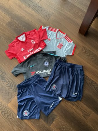 Fussballtrikots und Hosen Set diverse Marken Grösse S-L