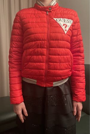 Giacca rossa Guess, taglia M/L—come nuova!