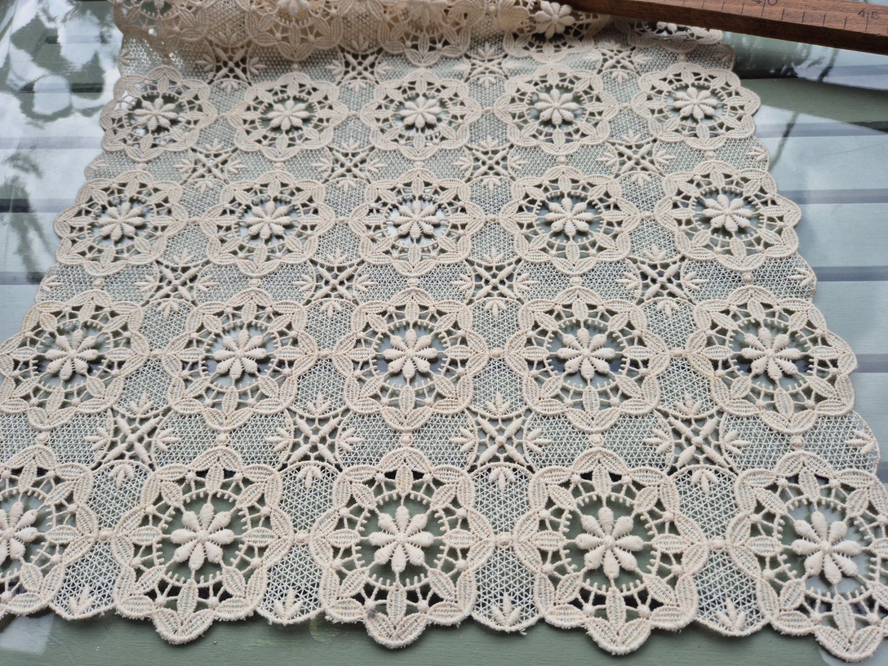Sonstige Tischwäsche: Elegante Tischläufer, beige Spitze – Gebraucht aus Bern von aronari 2