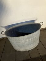 Grosse Zinkwanne oval mit zwei Griffen gebrauchter Zustand