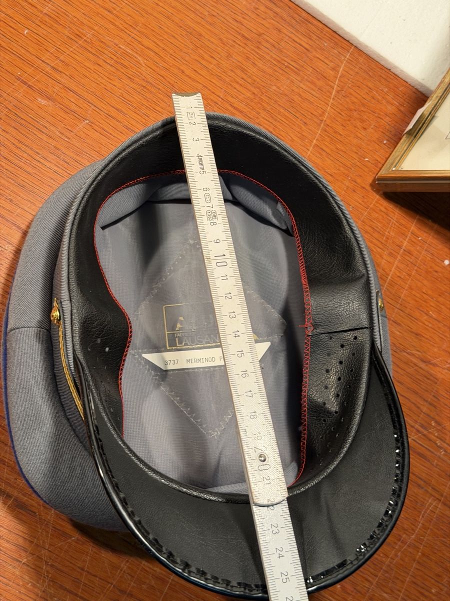 Copricapi, berretti & cappellini: Peaked Cap grey blue trim gold emblem  – Usato da Lausanne venduto da vas_cdb2 5
