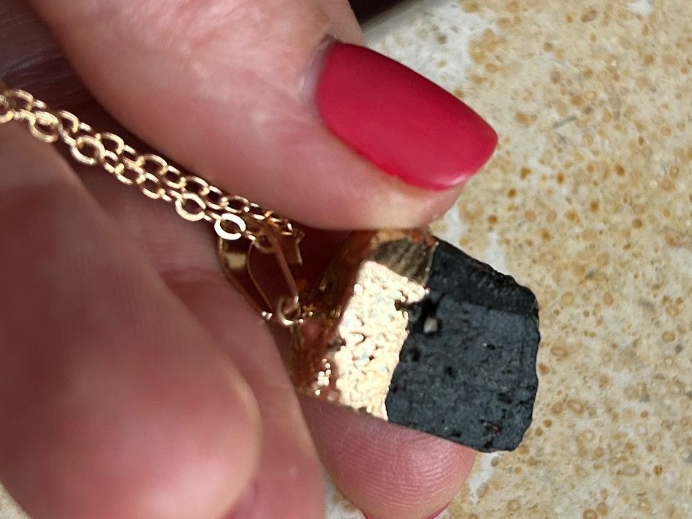 Pendentifs: Anhänger Black Stone goldenprotection – D'occasion à Dittingen par Bijoubelle