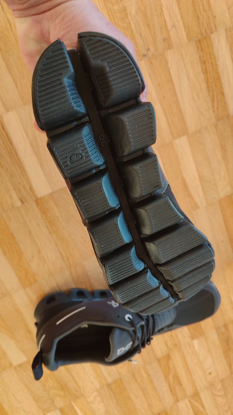 Scarpe da uomo: On Cloud Schuhe, Grösse 42 (wasserfest) – Nuovo (secondo la descrizione) da Uster venduto da swissness11 3