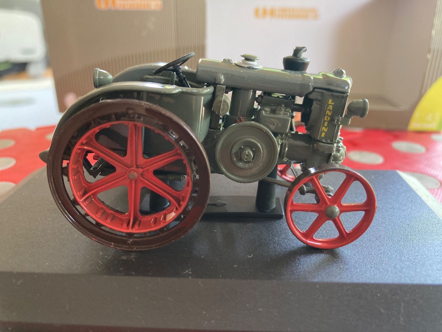 Kit di modellismo & Modellini statici: Tracteur SuperLandini. 1/43. UH – Usato da Versoix venduto da Jeannot57 2