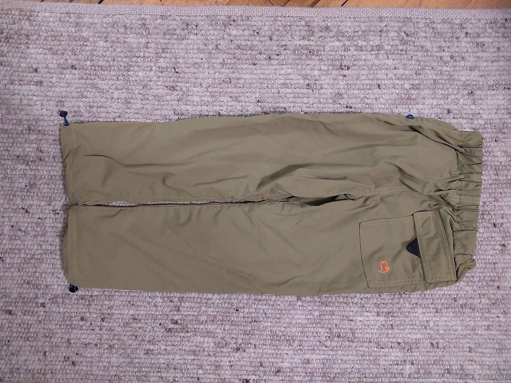 Pantaloni: Pantalon de grimpe E9 enfant 8 ans – Usato da Fribourg venduto da nhurlima 1