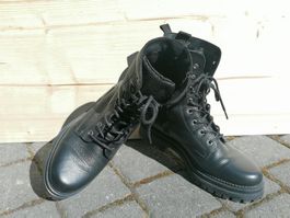 Bottes noires en cuir