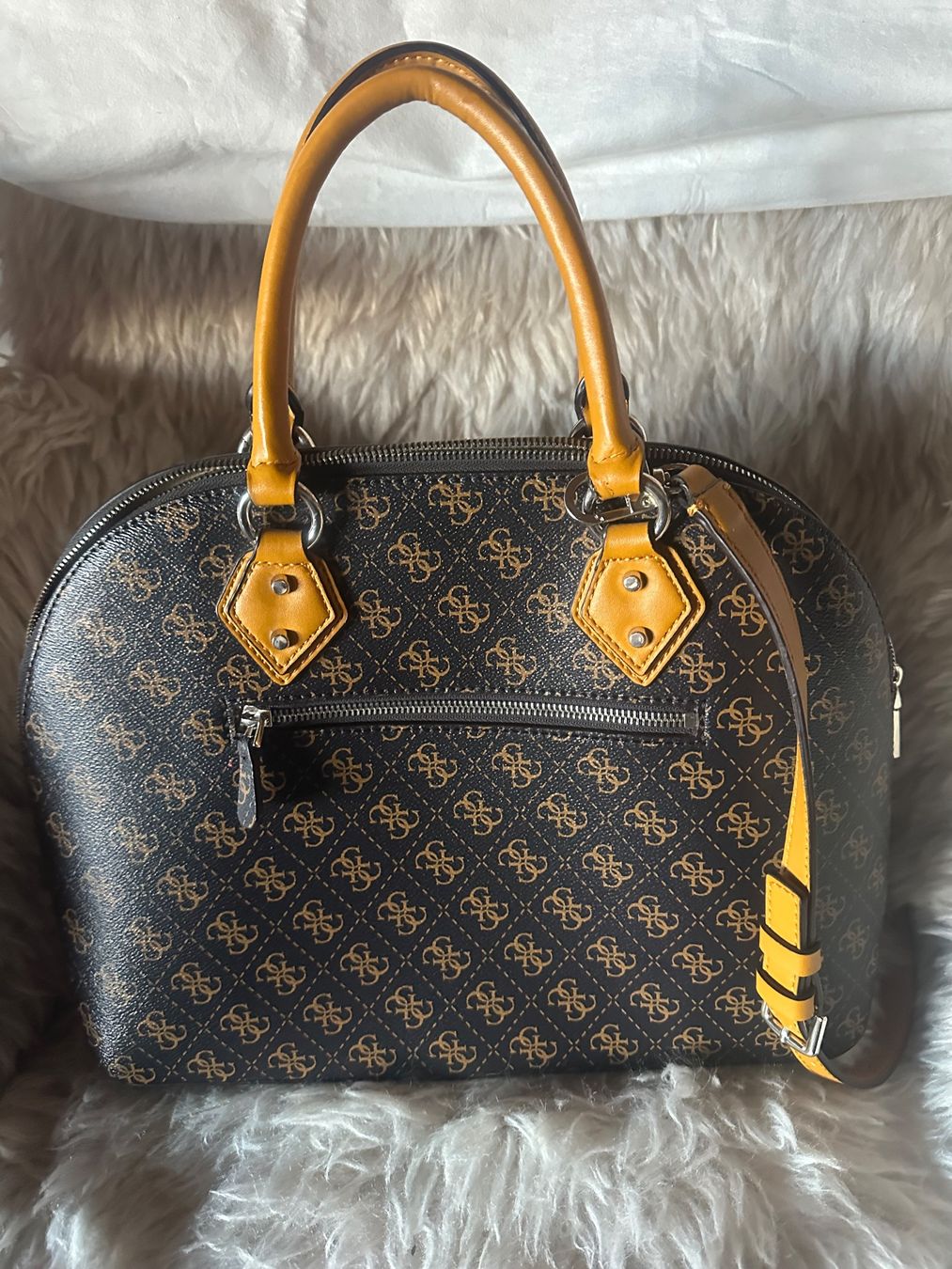 Guess Borse da donna: GUESS Tasche Original – Nuovo e nell'imballaggio originale da Iseltwald venduto da cro_8gfq 2