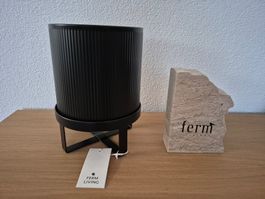 Blumentopf Ferm Living small schwarz mit Gestell