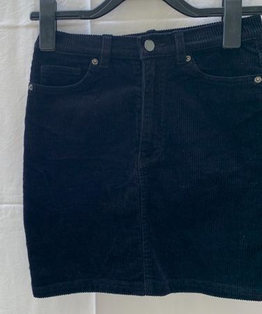 Super jupe courte MONKI velours côtelé noir large t.36